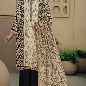 Khaddar 3 Piece Embroidered Suit - Image 4